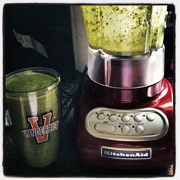 energizing before an evening ED shift #green #smoothie #kale #chiaseeds